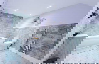 Photo 17 - Imperial War Museum North Two-bedroom by Belvilla