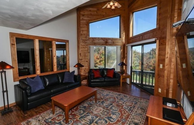 Seven Springs 3 BR Loft Condo, Walk to Slopes! by RedAwning - Photo 1