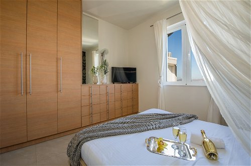 Photo 23 - Artdeco Luxury Suites