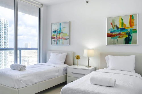 Photo 2 - Luxury 2BR Condo at Icon Ocean View