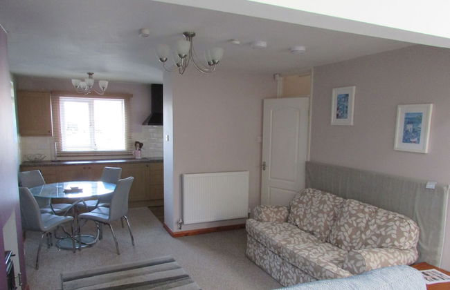Spacious Detached Bungalow With Ample Parking - Photo 47