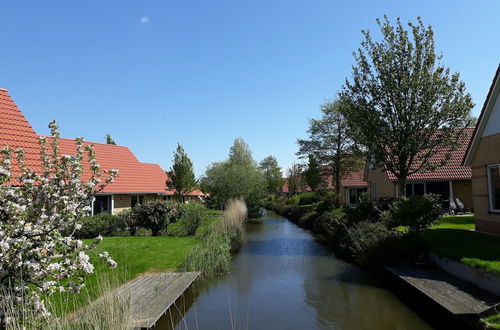 Foto 15 - Detached Holiday Home With Jetty Near Hoorn