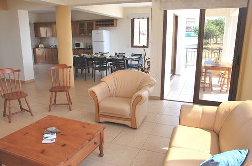 Foto 19 - Villa Only 50m To The Sea, Sleeps 12, Polis