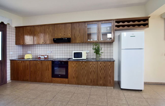 Villa Only 50m To The Sea, Sleeps 12, Polis - Foto 13