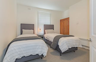 Photo 2 - 4 Bedroom House - Hobart CBD - Parking