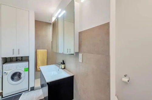 Photo 6 - Charming Spacious Two Bedroom In Central Cbd