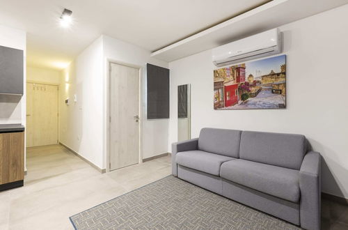 Photo 12 - Gzira Suite 13-hosted by Sweetstay