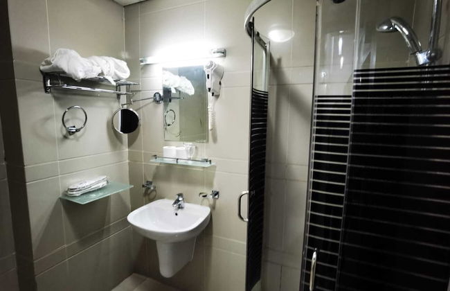 the continent residence - Photo 11