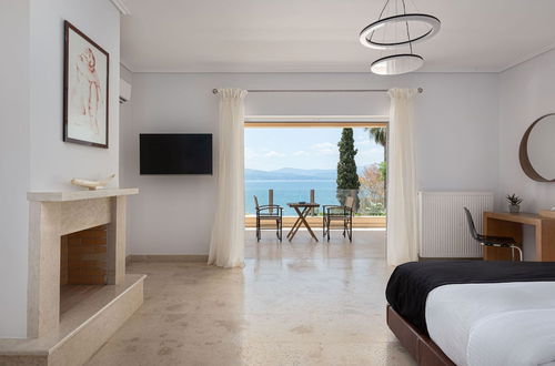 Foto 5 - Eretria Luxurious Seafront Villa