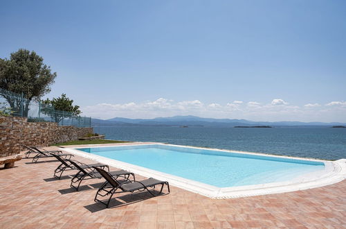 Photo 30 - Eretria Luxurious Seafront Villa