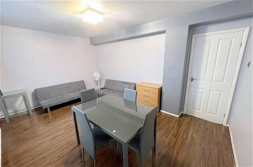Photo 10 - Remarkable 2-bed Apartment in London