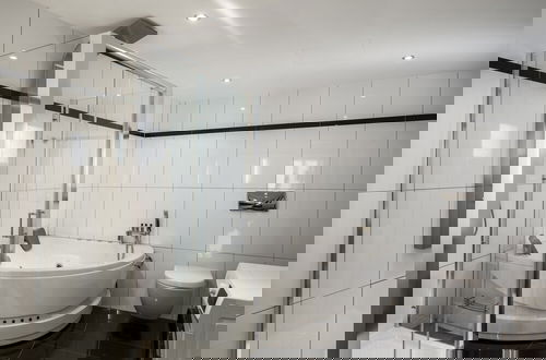Foto 43 - Euphoria Residences with Shared Pool by Konnect