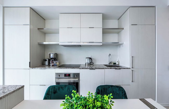 Spacious Furnished Apartment Sleeps 4, 2 Tvs, Walkout Balcony, Parking Available - Photo 18