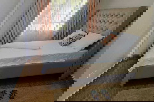 Foto 1 - Lux Suites Astrol Apartments Garden City