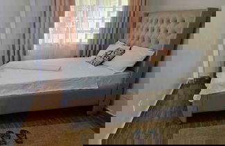 Foto 1 - Lux Suites Astrol Apartments Garden City