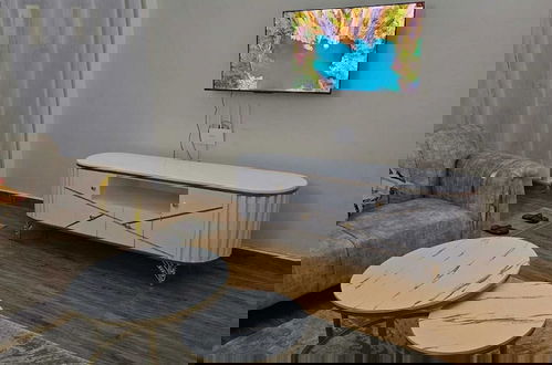 Foto 2 - Lux Suites Astrol Apartments Garden City