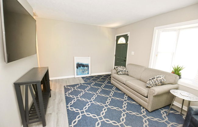 3 Blocks From Nd 3 Bedroom 2 Bath Home 1815 - Photo 1