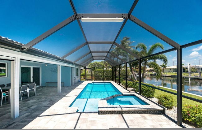Tranquility - Serene Waterfront Heated Pool Hot Tub - Foto 2