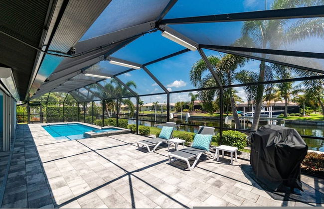 Tranquility - Serene Waterfront Heated Pool Hot Tub - Foto 4