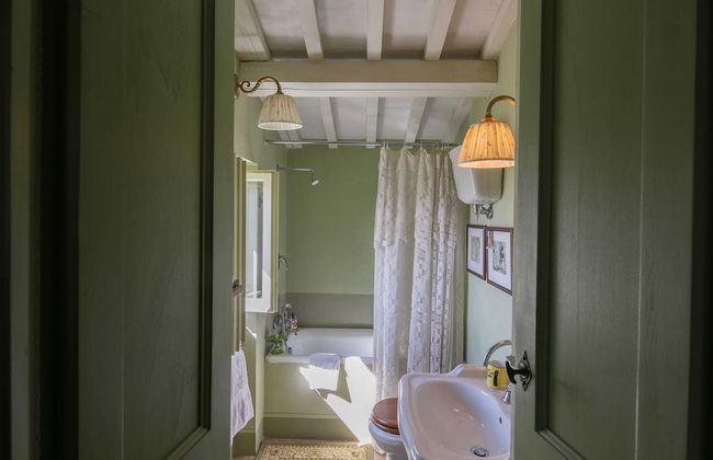 Romantic Retreat With Pool - Photo 34