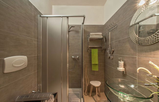 Plush Villa Apartment in Tavullia with Hot Tub - Photo 13