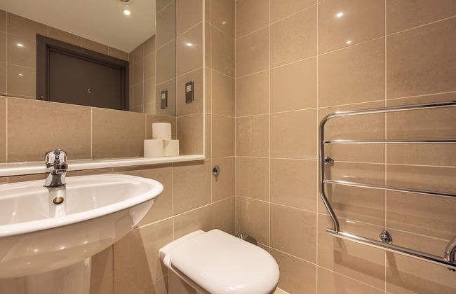 Spacious 2 Bed - Battersea High Street - Foto 26