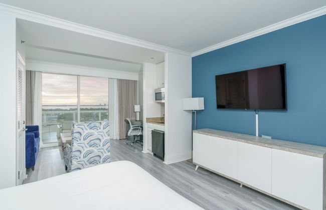 Residences at Fontainebleau Miami - Photo 32