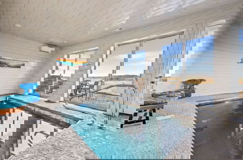 Foto 42 - NEW Lake Cabin Sleeps 14 Indoor Pool Hot Tub