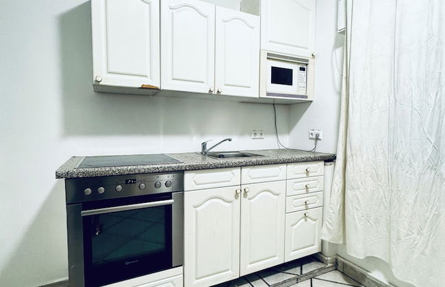 Cozy 3BR Apt with Garden Sleeps 10 - Foto 38