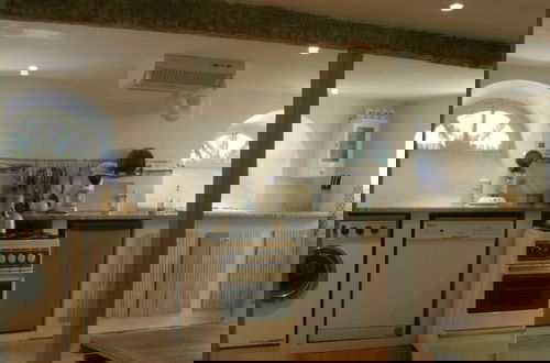Photo 5 - Pradia's Modern Retreat