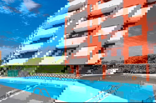 Foto 1 - Belvilla by OYO Inviting Apartment With Pool