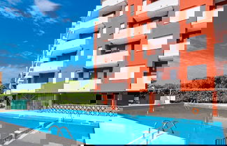 Foto 1 - Belvilla by OYO Inviting Apartment With Pool