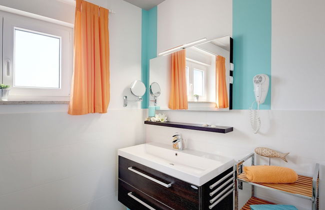 Modern Holiday Home in Novigrad With Pool - Foto 12