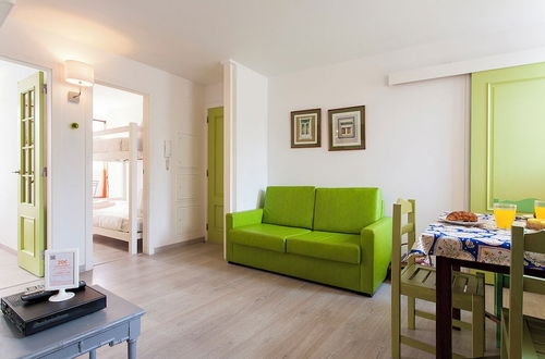 Photo 18 - JOIVY Charming 2BR Apt w/ workspace at the heart of Alfama