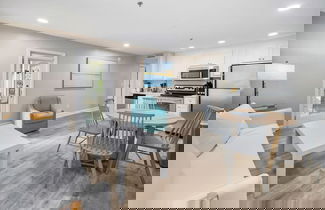 Foto 2 - Modern & Spacious PCB Condo! 1st Floor, Pvt Porch