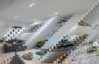 Photo 3 - Modern 1 bed Apartment in Central Solihull