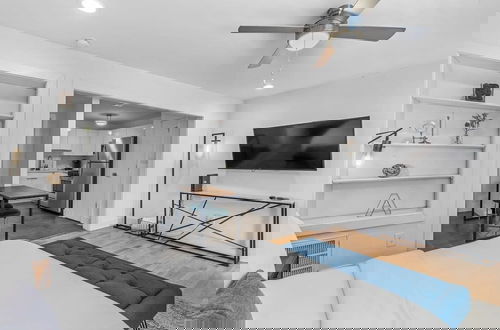 Foto 8 - Crescent Furnished Apartments v2