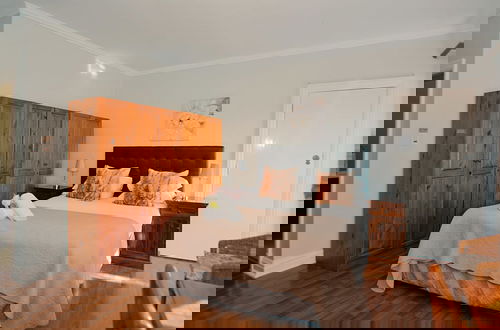 Photo 16 - Albatross Guest house