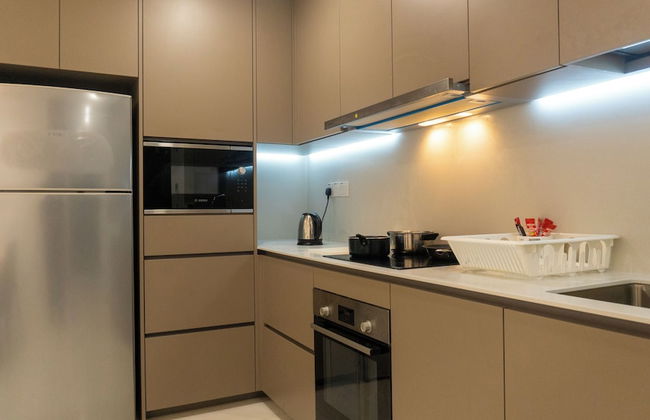 Moonway Luxury Suites At Eaton Residence - Photo 51