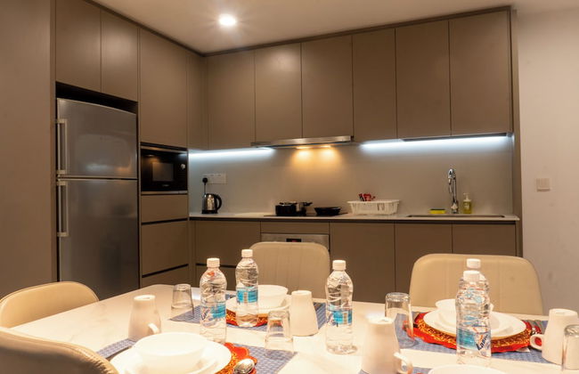 Moonway Luxury Suites At Eaton Residence - Photo 52