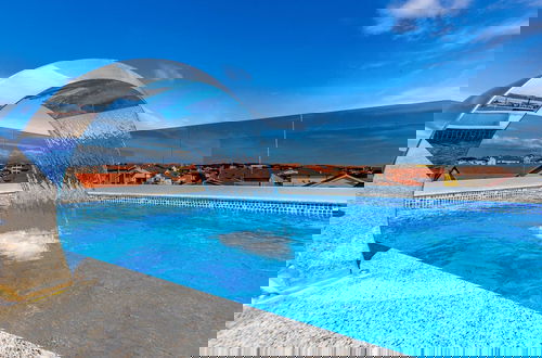 Foto 65 - Exquisite Prestige Luxury Apartments With Shared Pool