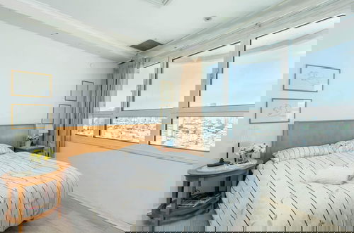 Photo 2 - Stylish Apt Balcony View by Sea N' Rent