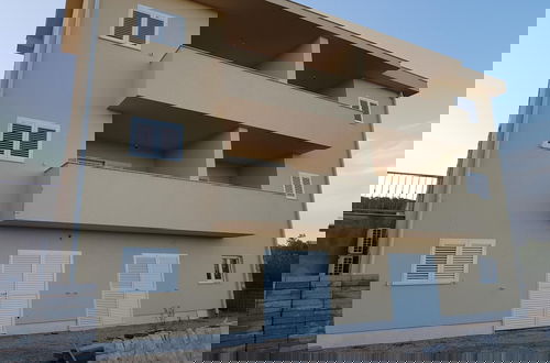 Foto 19 - Contemporary Apartment in Neviđane near Sea