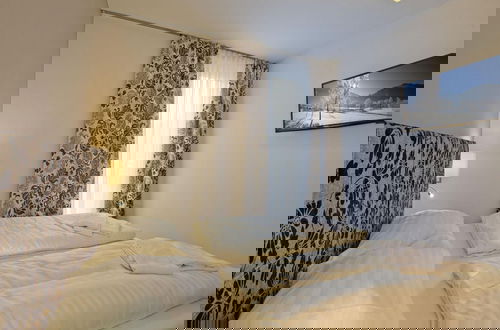 Foto 16 - Modern Apartment With Balcony and Access to Sauna
