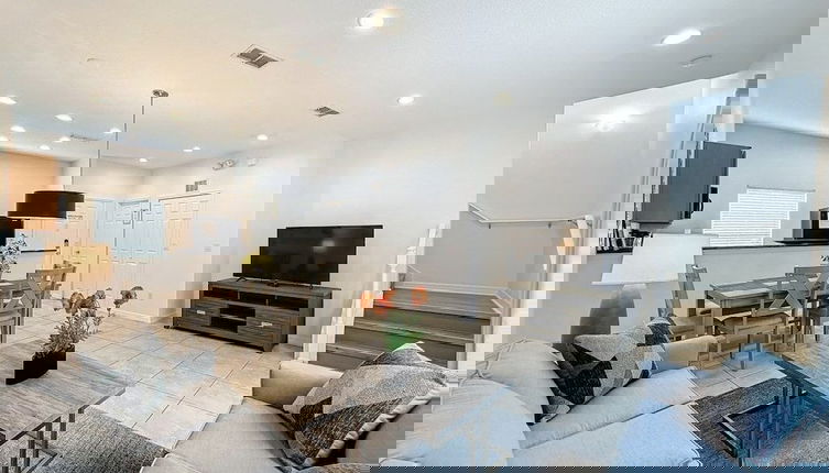 Foto 1 - Amazing Townhouse Close To Disney 2 Bed 2.5 Bath 2 Bedroom Townhouse by RedAwning