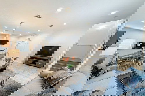 Foto 1 - Amazing Townhouse Close To Disney 2 Bed 2.5 Bath 2 Bedroom Townhouse by RedAwning