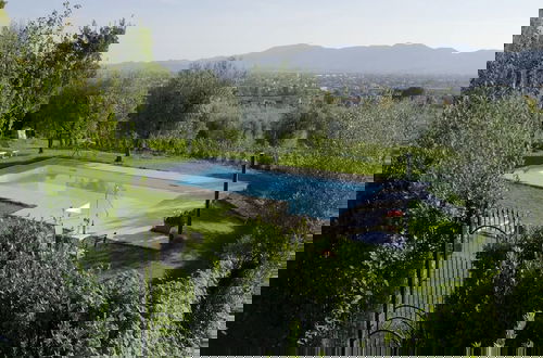 Foto 31 - Simplistic Holiday Home in Pistoia With Terrace & Garden