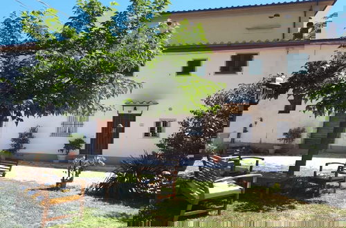 Foto 54 - Simplistic Holiday Home in Pistoia With Terrace & Garden
