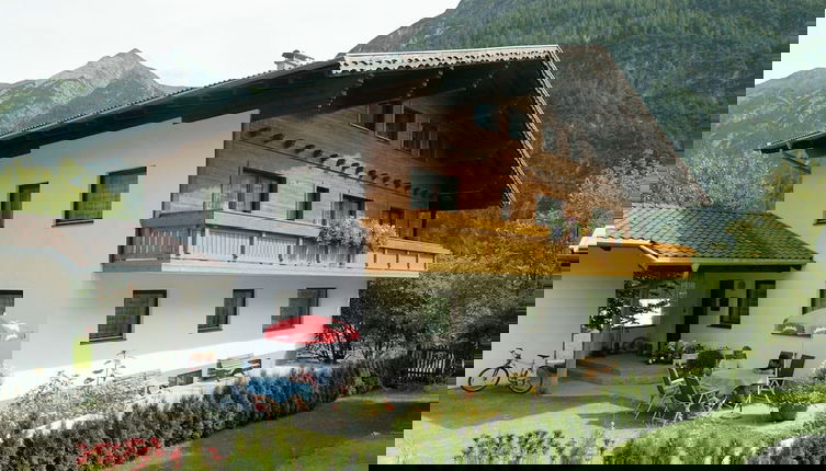 Foto 1 - Spacious Holiday Home With Garden