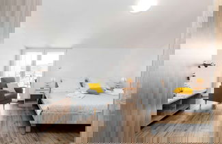 Foto 2 - Fancy Apartments Dream - Comfort One Bedroom Apartment With Balcony and Sea View